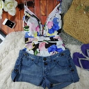 🌞GUESS denim shorts Vintage Mid rise cuffed hems
